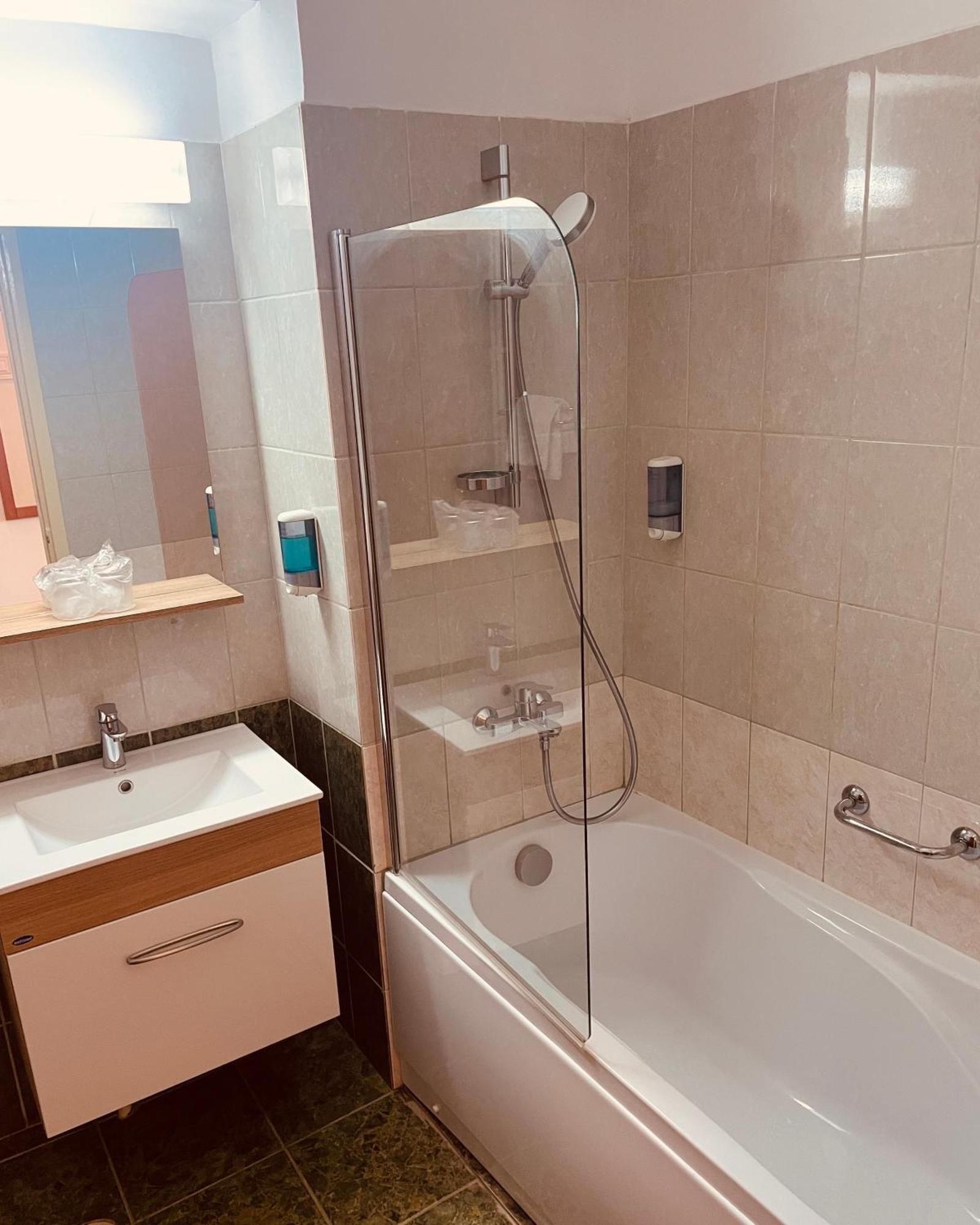 Hotel Moldova Bîrlad Extérieur photo